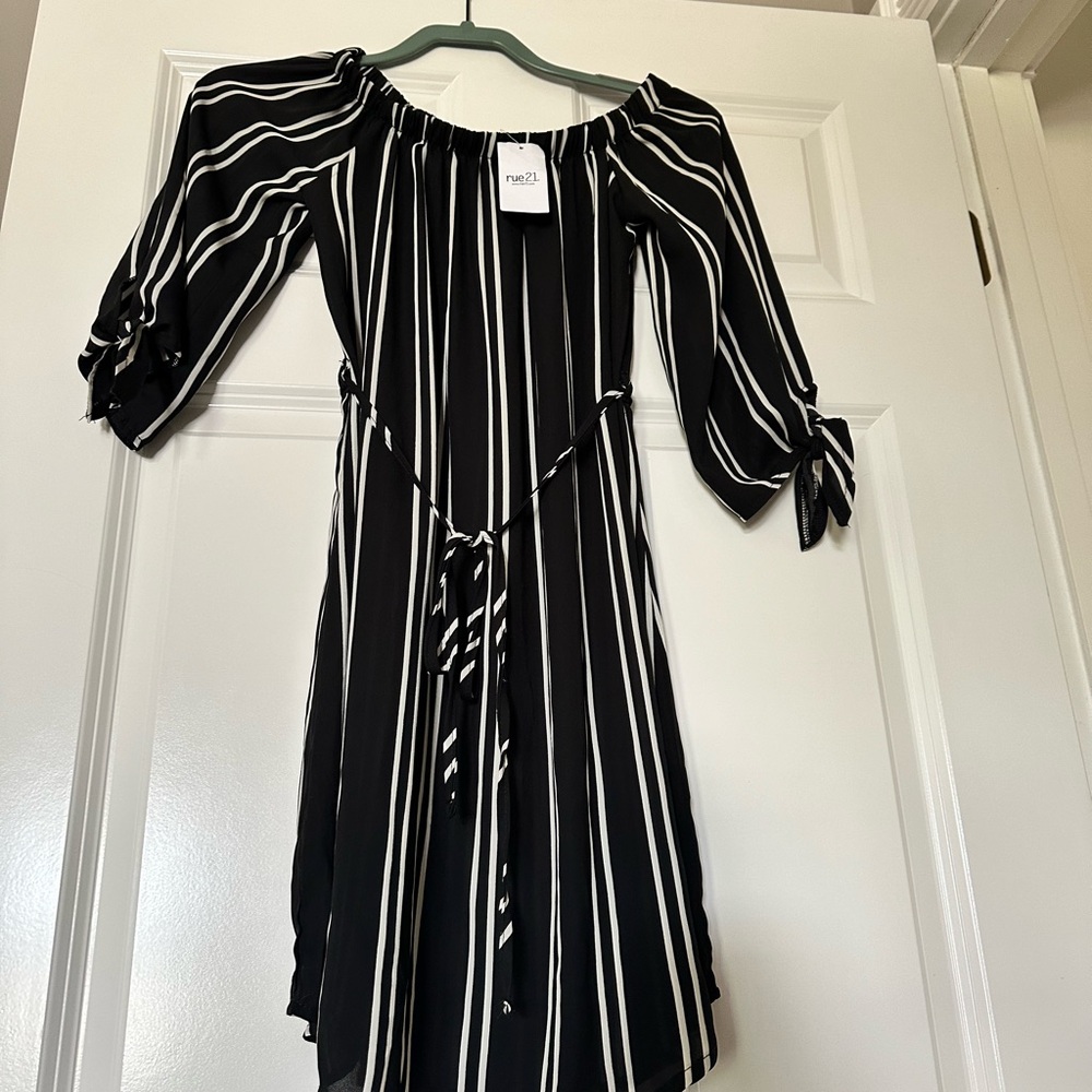 NWT Rue21 - Picture 2 of 2